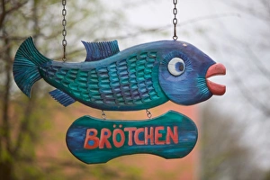 Images Dated 27th April 2005: fish sign