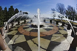Images Dated 17th March 2006: Fisheye view of fountain, Charleston, South Carolina