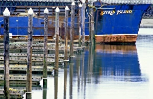 Images Dated 15th November 2007: Fishing boat in harbor