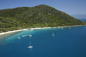 Images Dated 5th October 2007: Fitzroy Island, near Cairns, North Queensland, Australia - aerial