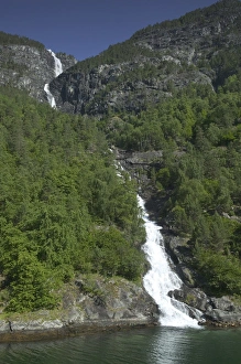 Images Dated 8th June 2004: Fjord waterfall Aurland fjord / Naeroy Fjord between Flam and Gudvagan is situated