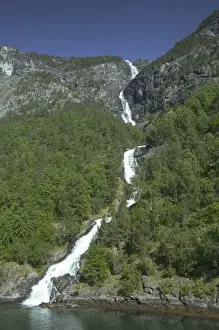 Images Dated 8th June 2004: Fjord waterfall Aurland fjord / Naeroy Fjord between Flam and Gudvagan is situated