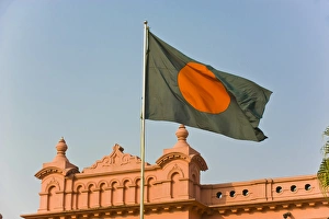 Images Dated 26th December 2007: Flag of Bangladesh before the pink coloured Ahsan Manzil palace in Dhaka, Bangladesh