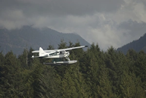 Images Dated 16th September 2006: Float Plane Flying, Tofino, British Columbia, Canada, September 2006