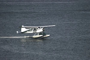 Images Dated 16th September 2006: Float Plane Flying, Tofino, British Columbia, Canada, September 2006