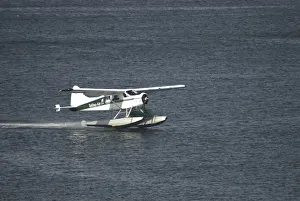 Images Dated 16th September 2006: Float Plane Flying, Tofino, British Columbia, Canada, September 2006
