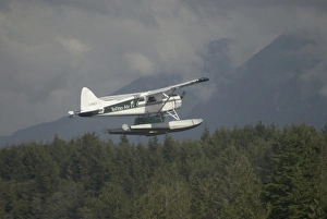 Images Dated 16th September 2006: Float Plane Flying, Tofino, British Columbia, Canada, September 2006