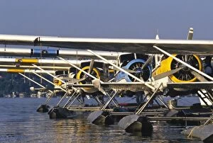 Images Dated 8th June 2007: Float planes (sea planes) at dock, Lake Washington, Washington