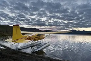 Images Dated 26th August 2006: A floatplane in scenic Takahula Lake located along the National Wild and Scenic River