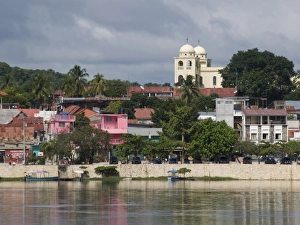 Images Dated 12th January 2007: Flores, Guatemala: Views of the island that is the heart of flores2