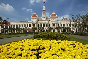 Flowers and historic Peoples Committee Building (former Hotel de Ville de Saigon)