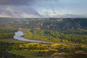 Images Dated 13th June 2011: Fog burns off at sunrise from River Bend Overlook in the North Unit of Theodore Roosevelt