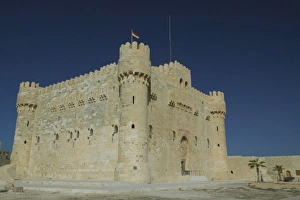 Images Dated 21st October 2005: Fort Qu it Bey along the harbor of Alexandria and the Mediterranean Sea, Egypt