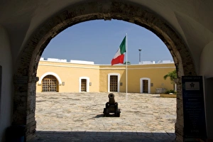 Images Dated 17th November 2009: The Fort of San Diego located on a hill in downtown Acapulco, Guerrero, Mexico