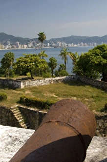 Images Dated 17th November 2009: The Fort of San Diego located on a hill in downtown Acapulco, Guerrero, Mexico