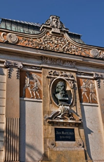 Images Dated 2027: Fountain and monument to Jan Matejko in downtown Krakow, Poland