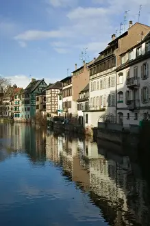 Images Dated 13th February 2005: FRANCE-Alsace (Haut Rhin)-Strasbourg: Houses in Petite France on Ill River / Winter