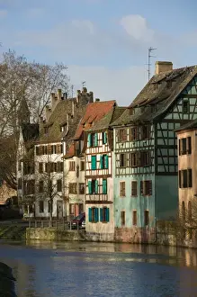 Images Dated 13th February 2005: FRANCE-Alsace (Haut Rhin)-Strasbourg: Houses in Petite France on Ill River / Winter