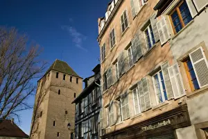Images Dated 13th February 2005: FRANCE-Alsace (Haut Rhin)-Strasbourg: Houses in Petite France and Ponts Couverts Tower