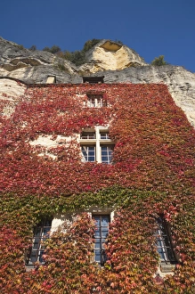 Images Dated 28th October 2010: France, Aquitaine Region, Dordogne Department, La Roque Gageac, town on the Dordogne River