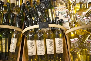 Images Dated 28th October 2010: France, Aquitaine Region, Dordogne Department, Sarlat-la-Caneda, covered market