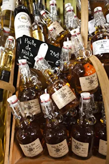 Images Dated 28th October 2010: France, Aquitaine Region, Dordogne Department, Sarlat-la-Caneda, covered market