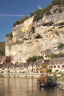 France, Aquitaine Region, Dordogne Department, La Roque Gageac, town on the Dordogne River
