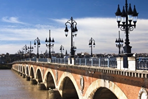 Images Dated 30th October 2010: France, Aquitaine Region, Gironde Department, Bordeaux, Pont de Pierre bridge, Garonne