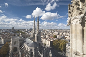 Images Dated 30th October 2010: France, Aquitaine Region, Gironde Department, Bordeaux, overview of Cathedrale St-Andre