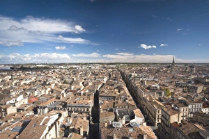 Images Dated 30th October 2010: France, Aquitaine Region, Gironde Department, Bordeaux, city view over Cours d Alsace