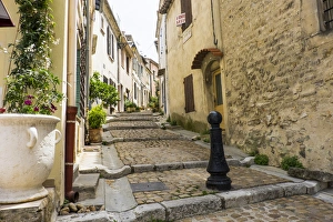 Images Dated 11th May 2015: France, Arles, Street scene