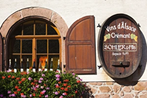 Images Dated 10th October 2010: France, Bas-Rhin, Alsace Region, Alasatian Wine Route, Itterswiller, wine town buildings
