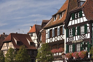Images Dated 10th October 2010: France, Bas-Rhin, Alsace Region, Alsatian Wine Route, Obernai, Rue du Marche, buildings