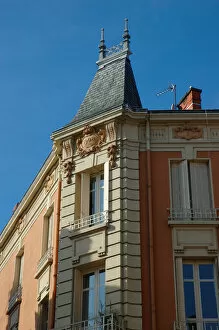 Images Dated 24th October 2005: France, Burgundy, Macon, corner building from 1908