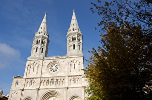 Images Dated 24th October 2005: France, Burgundy, Macon, St. Pierre church