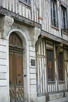 FRANCE-Champagne (Aube)-Troyes: Rue Bonneval Synagogue