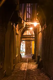 Images Dated 9th March 2005: FRANCE-Champagne (Aube)-Troyes: Ruelle des Chats (Alley of the Cats) Midieval Street