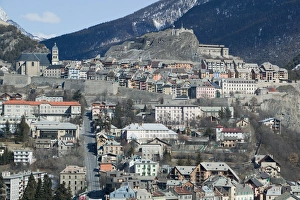 Images Dated 6th March 2005: FRANCE-French Alps (Haut-Alpes)-BRIANCON: Town View / Daytime Europes Highest Town (elev