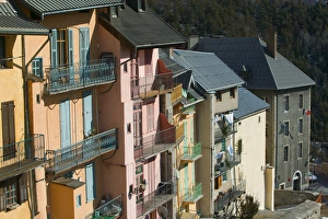 Images Dated 6th March 2005: FRANCE-French Alps (Haut-Alpes)-BRIANCON: Buildings along Town Walls / Ville Haute