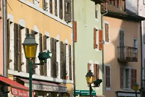 FRANCE-French Alps (Haute-Savoie)-ANNECY: Buildings along Canal de Thiou Old Town