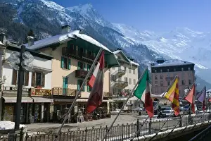 FRANCE-French Alps (Haute-Savoie)-CHAMONIX-MONT-BLANC: Along Quai d Arve / Winter