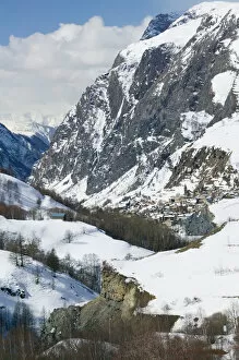 FRANCE-French Alps (Isere)-LA GRAVE: High View of Town from Route N91 / Winter