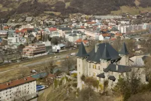 Images Dated 3rd March 2005: FRANCE-French Alps (Savoie)-ALBERTVILLE: Town View / Winter
