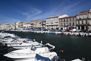 Images Dated 19th October 2010: France, Languedoc-Roussillon, Herault Department, Sete, Old Port waterfront