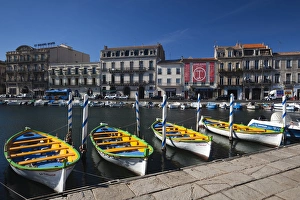France, Languedoc-Roussillon, Herault Department, Sete, Old Port waterfront