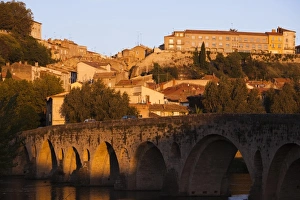 Images Dated 20th October 2010: France, Languedoc-Roussillon, Herault Department, Beziers, Pont Vieux bridge, dusk