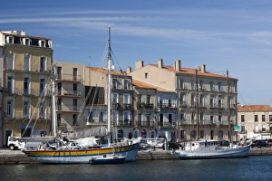 France, Languedoc-Roussillon, Herault Department, Sete, Old Port waterfront
