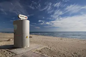 Images Dated 21st October 2010: France, Languedoc-Roussillon, Pyrenees-Orientales Department, Port-Barcares, beachfront