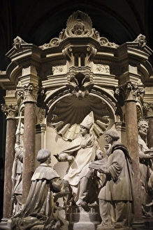 Images Dated 5th October 2010: France, Marne, Champagne Ardenne, Reims, Basilique St-Remi, 17th century figures