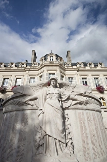 Images Dated 6th October 2010: France, Marne, Champagne Region, Epernay, town hall